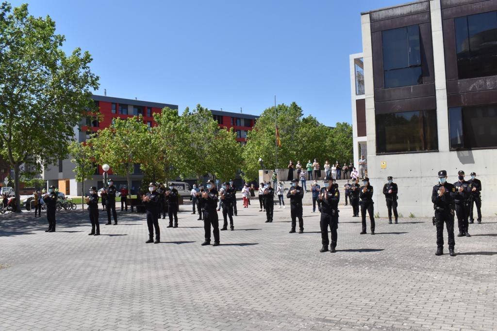 Fotos: Las Instituciones se suman al homenaje por los fallecidos por la covid-19