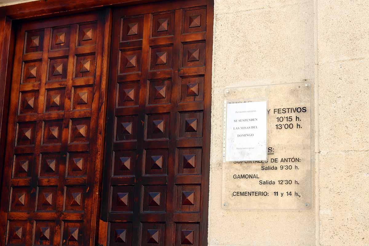 Las flores y los sentimientos regresan al cementerio San José de Burgos. 