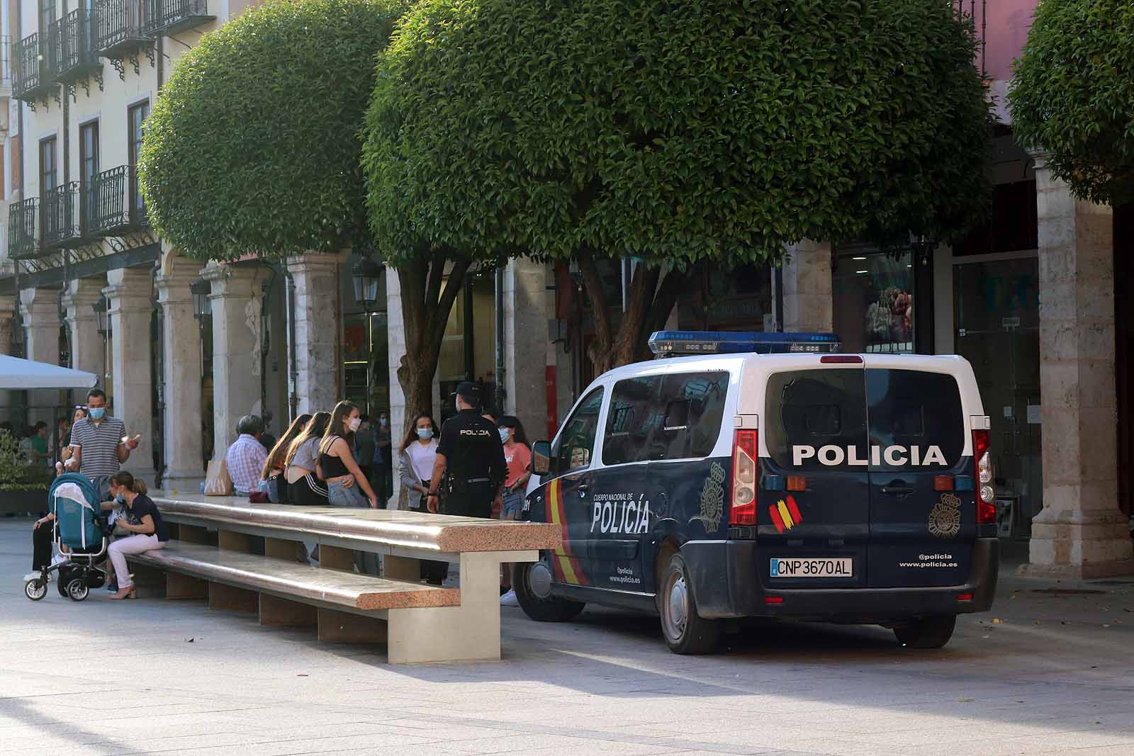 Fotos: El buen tiempo anima a los burgaleses a disfrutar de la calle