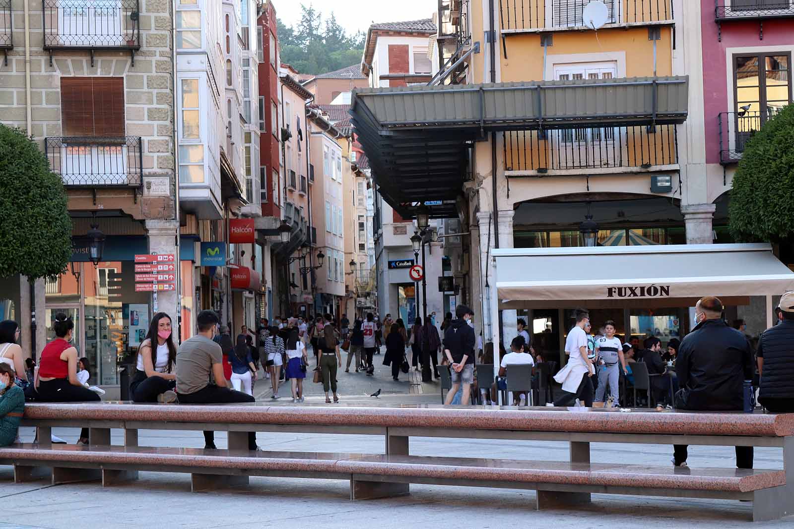 Fotos: El buen tiempo anima a los burgaleses a disfrutar de la calle