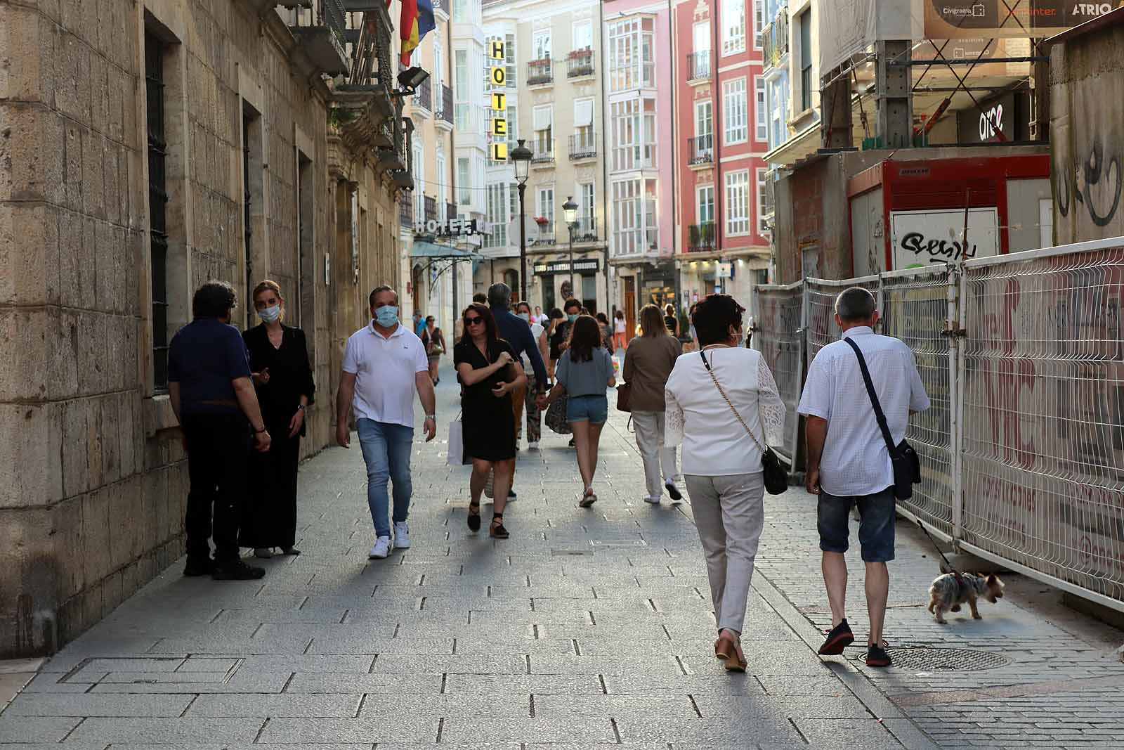 Fotos: El buen tiempo anima a los burgaleses a disfrutar de la calle