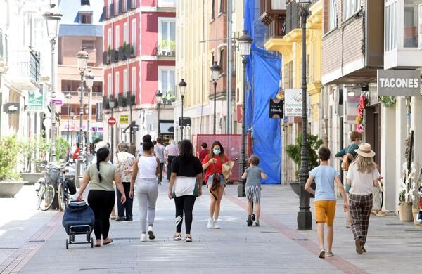 Imagen secundaria 1 - Las calles de Burgos comienzan a respirar normalidad en la primera semana en fase 1. 