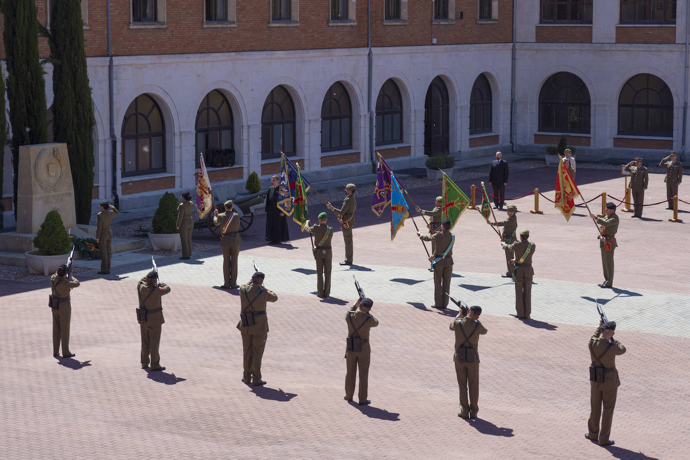 Fotos: Homenaje de las Fuerzas Armadas en Burgos