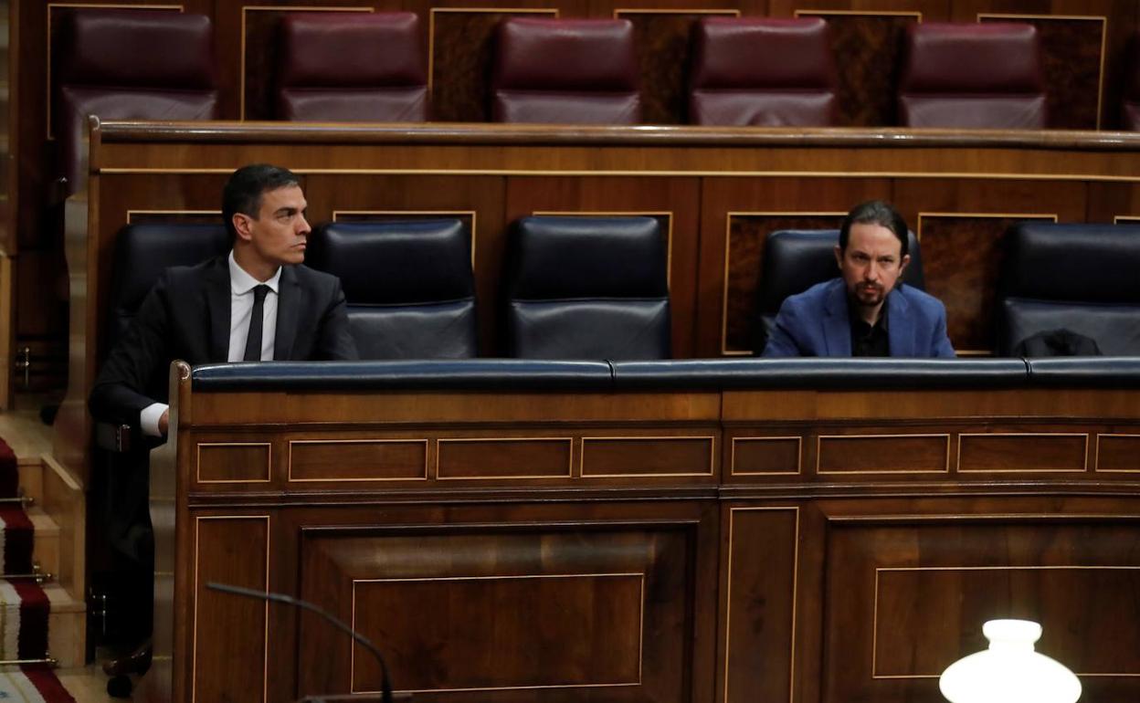 Pedro Sánchez y pablo Iglesias, en el Congreso. 