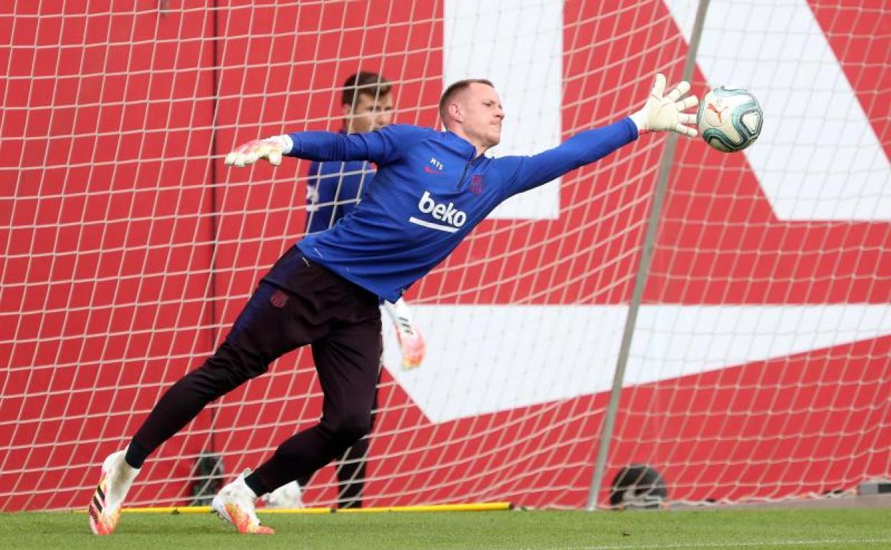 Ter Stegen, entrenando en la Ciudad Deportiva Joan Gamper. 