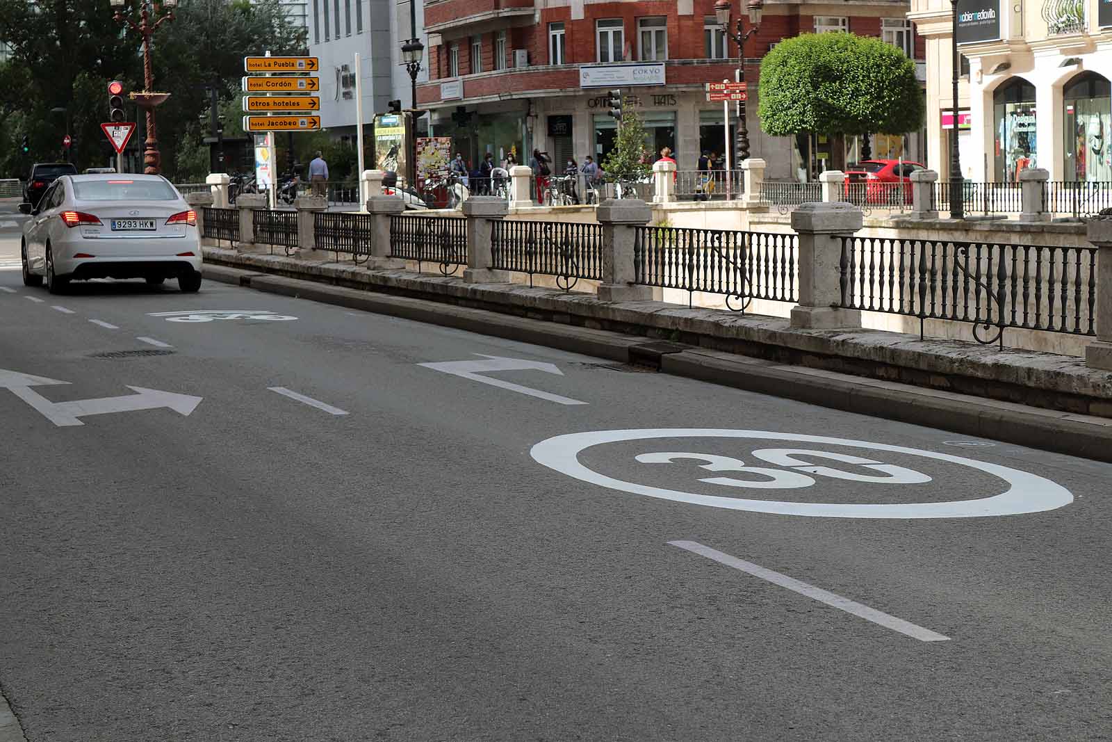 Fotos: Los ciclocarriles comienzan su andadura por el centro de la ciudad