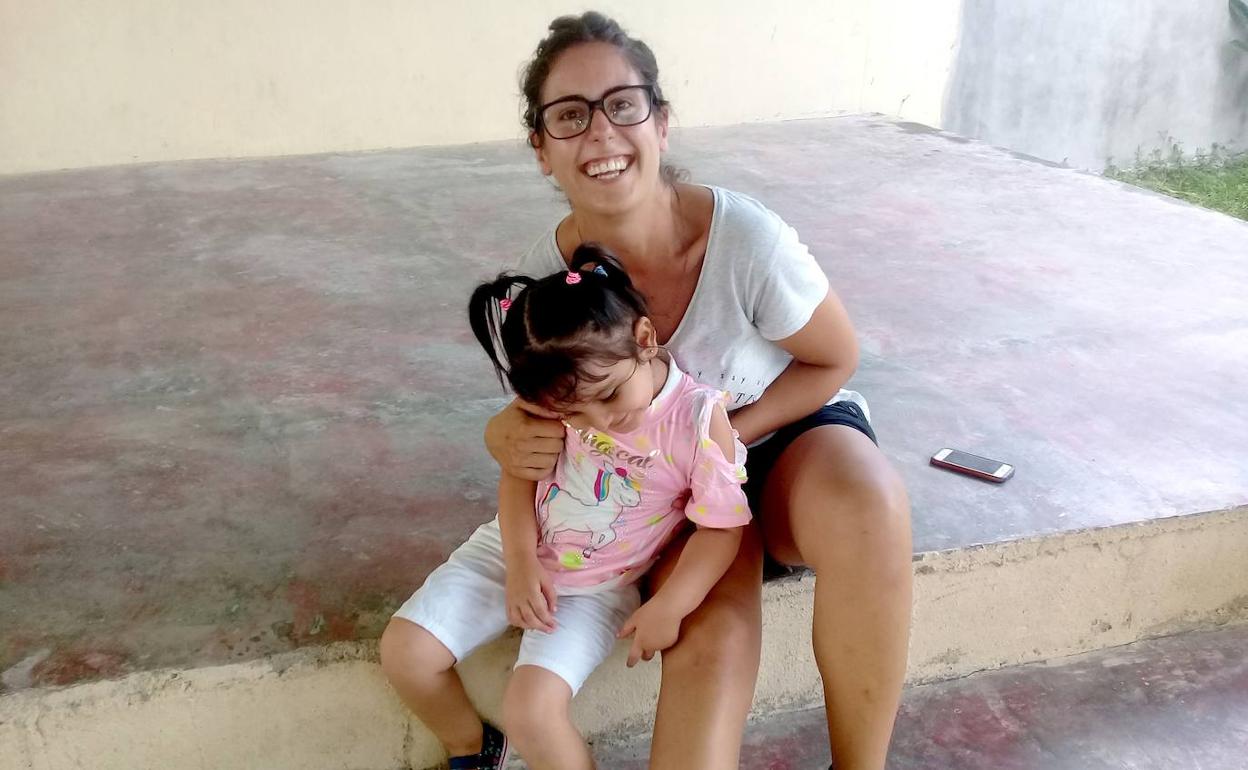 La estudiante de la UBU, Sofía Postigo, continúa su voluntariado en Honduras.