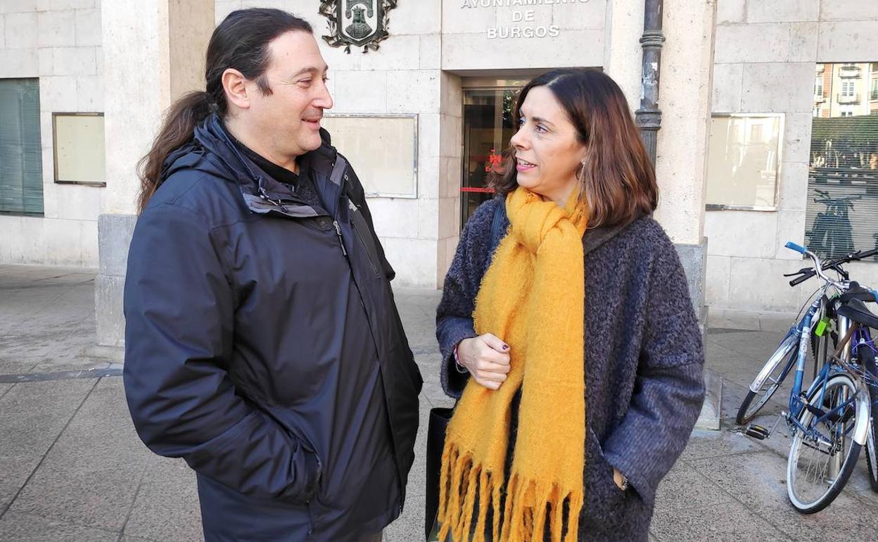 Israel Hernando y Margarita Arroyo votarán a favor del presupuesto. 