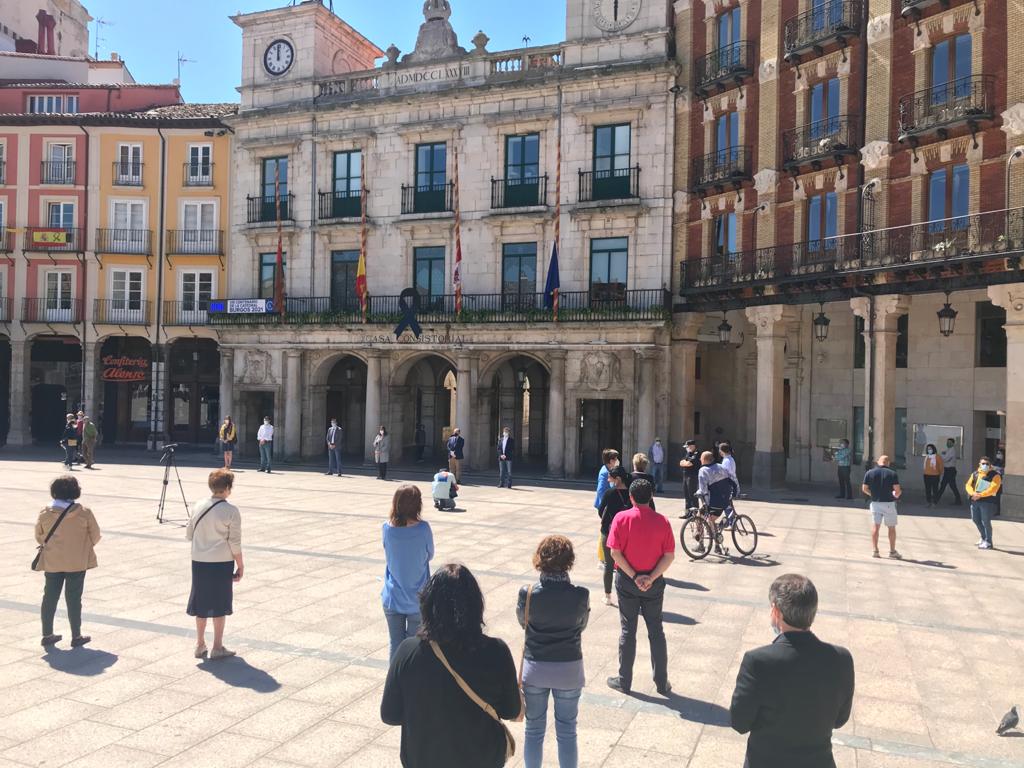 Fotos: Minuto de silencio por las víctimas de la covid-19