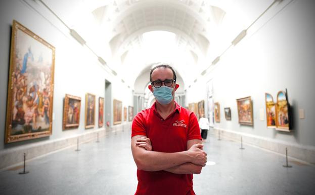 Raúl Oter, el primer visitante del Museo del Prado.