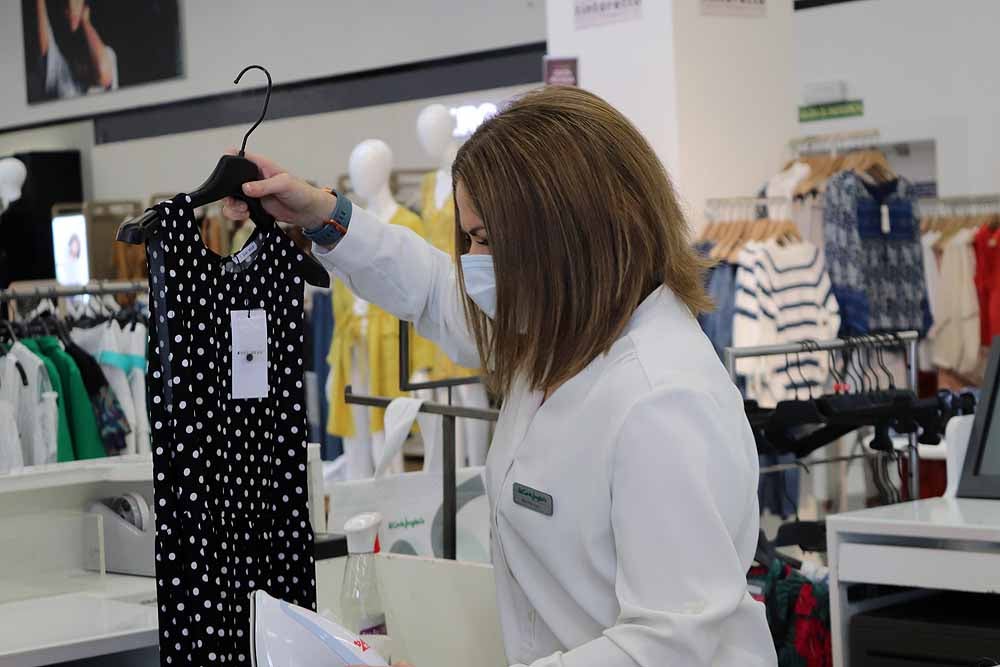 Fotos: Los centros comerciales de Burgos reabren con ilusión