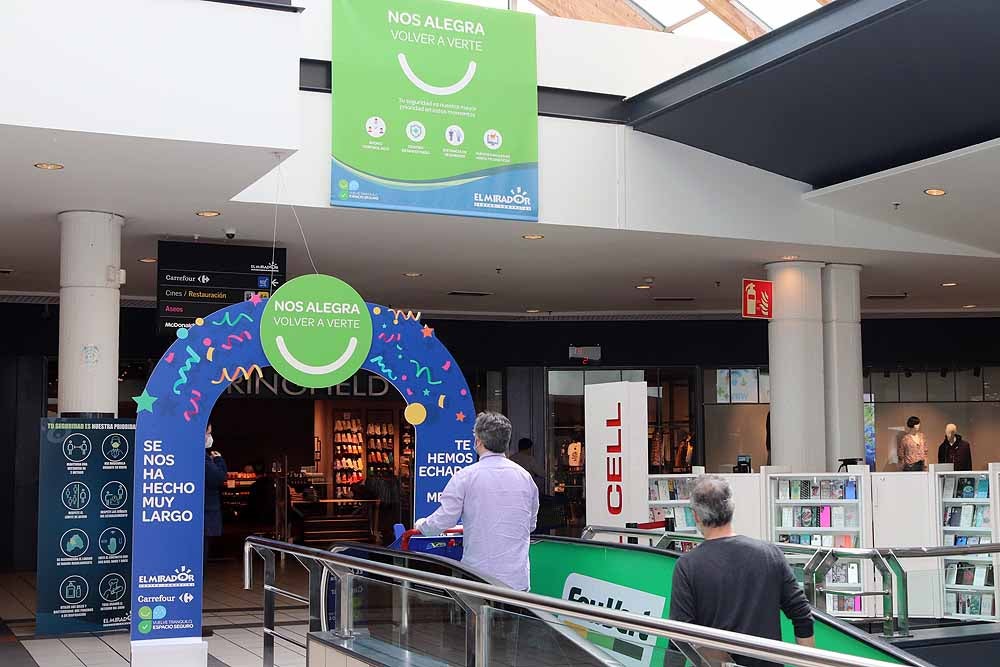 Fotos: Los centros comerciales de Burgos reabren con ilusión