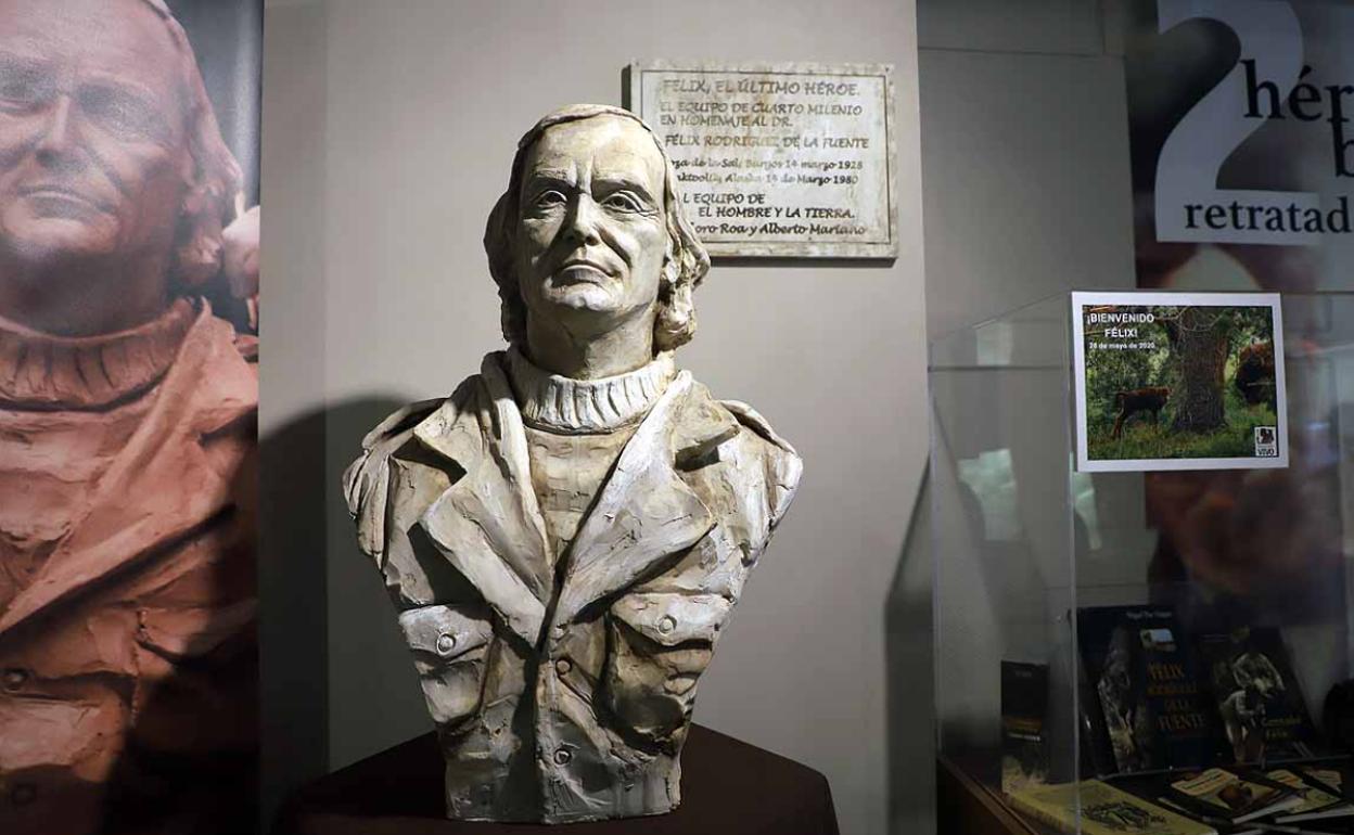 Busto en la exposición dedicada a Félix Rodríguez de la Fuente. 