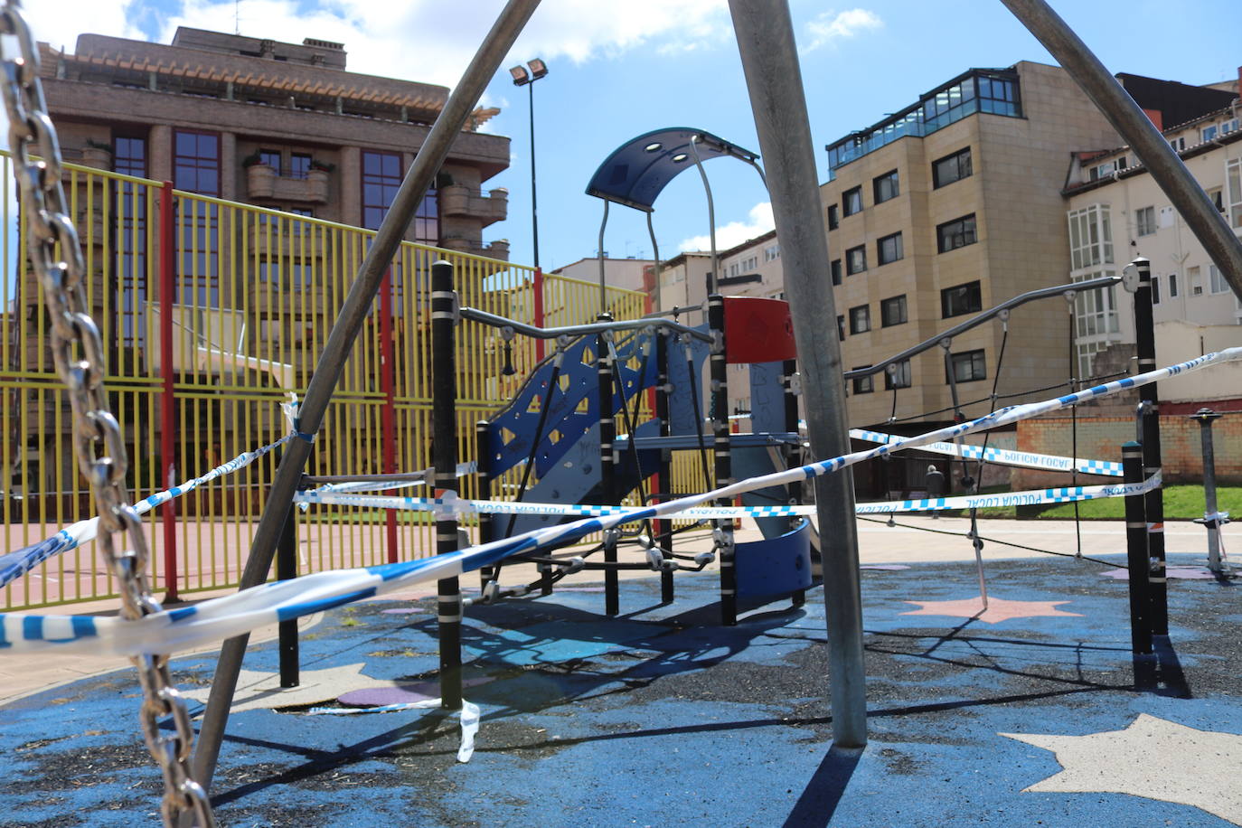 Fotos: Burgos alcanza la fase 3 con los parques infantiles y las pistas deportivas precintadas