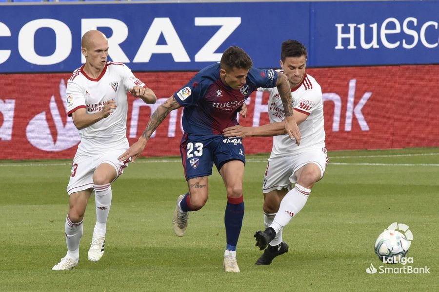 Fotos: El Mirandés da la sorpresa en Huesca