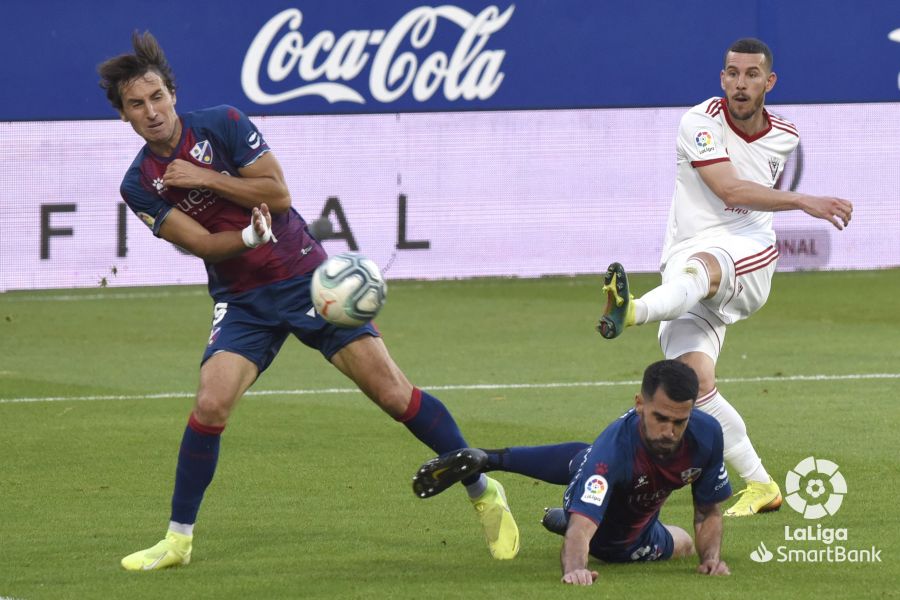 Fotos: El Mirandés da la sorpresa en Huesca
