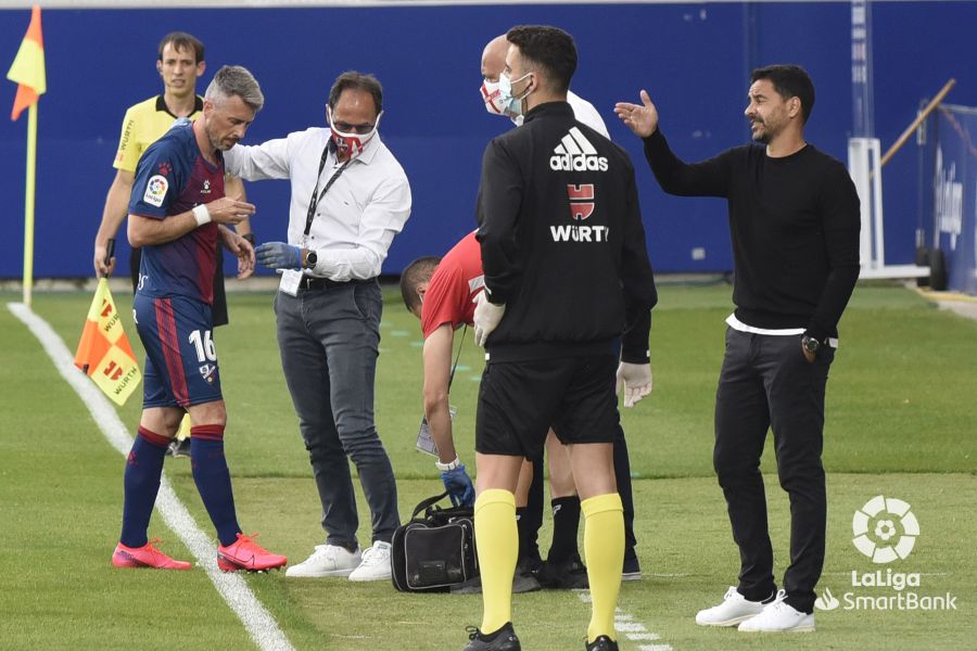 Fotos: El Mirandés da la sorpresa en Huesca