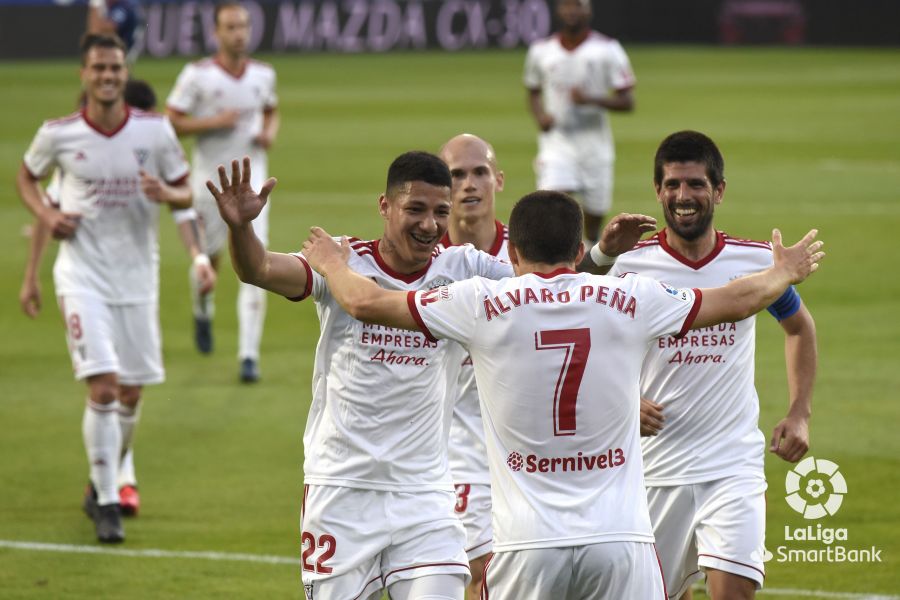 Fotos: El Mirandés da la sorpresa en Huesca