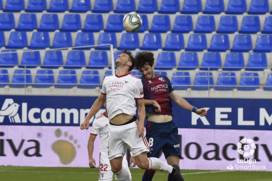 Fotos: El Mirandés da la sorpresa en Huesca