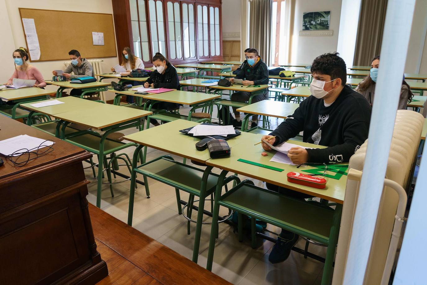 Fotos: Mascarillas, geles y distanciamiento: nuevos aliados en la extraña vuelta a las aulas de los alumnos burgaleses