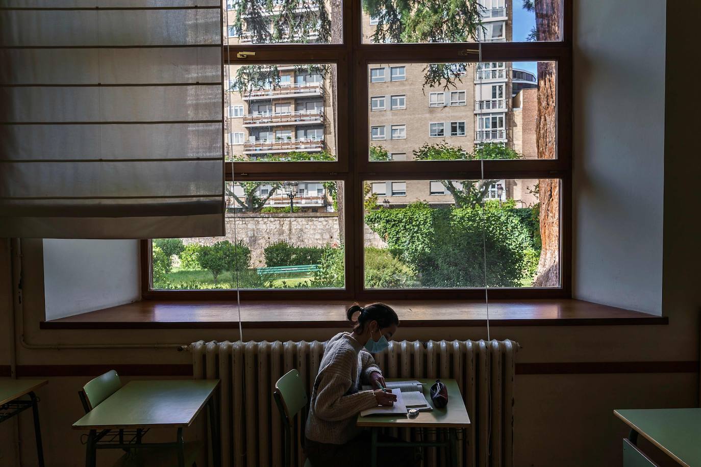 Fotos: Mascarillas, geles y distanciamiento: nuevos aliados en la extraña vuelta a las aulas de los alumnos burgaleses