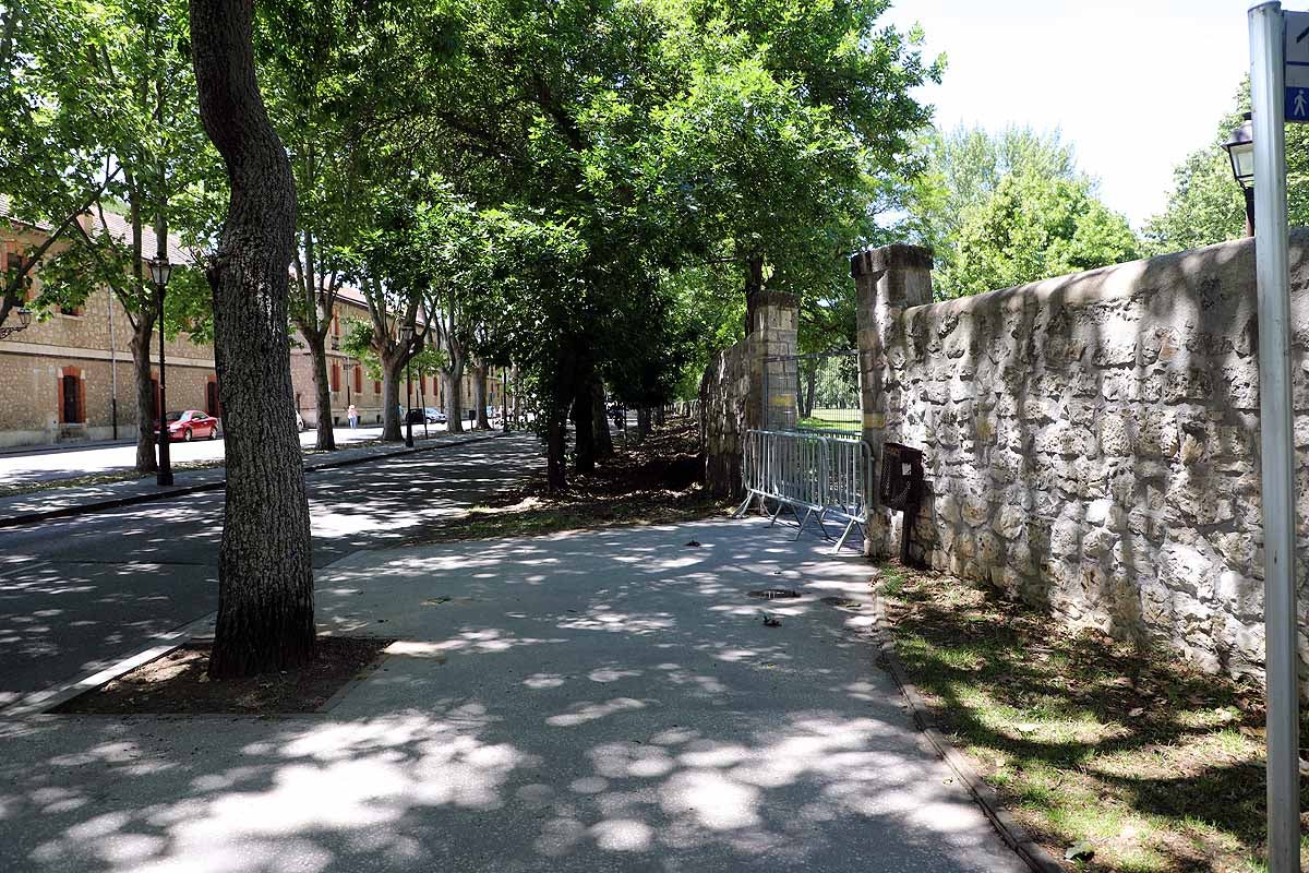 El recinto de El Parral permanece cerrado, al igual que el monasterio de las Huelgas | Hasta estos puntos se han acercado muchos burgaleses hoy para sacar una foto «histórica» mientras que la tradicional jira por El Parral tendrá que esperar un año más. 