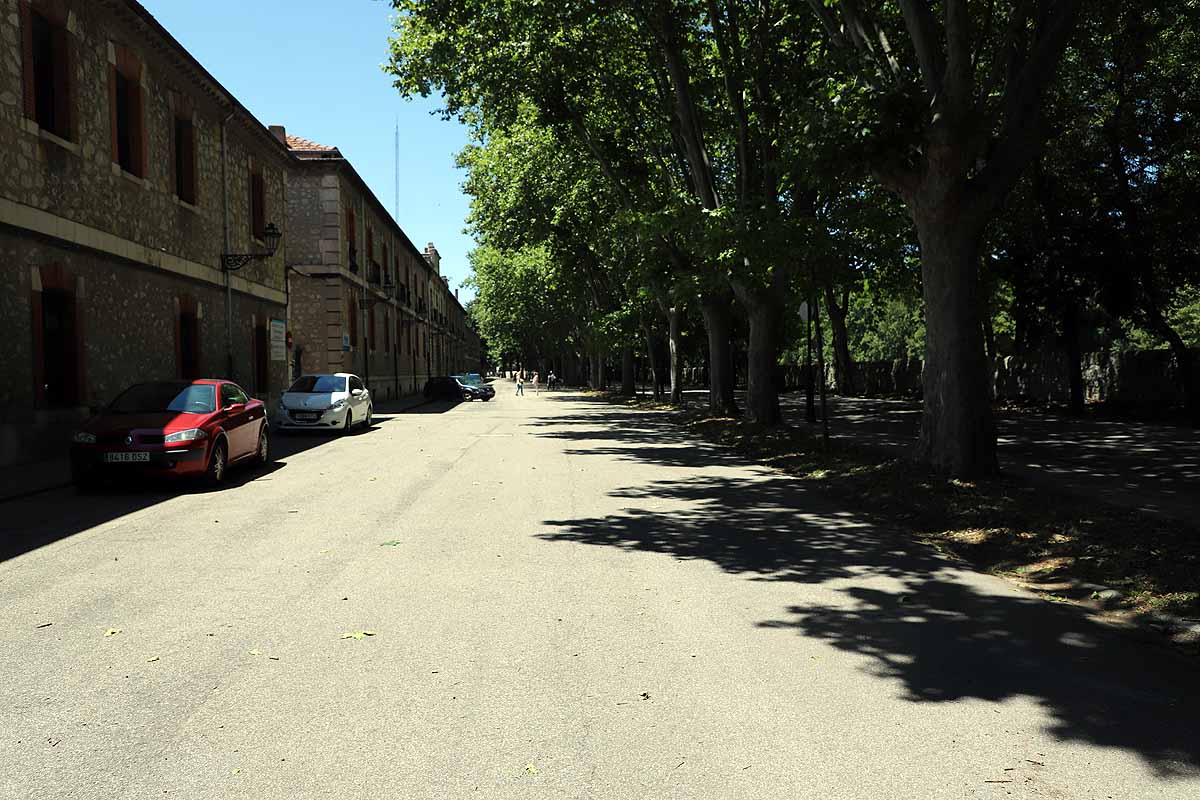 El recinto de El Parral permanece cerrado, al igual que el monasterio de las Huelgas | Hasta estos puntos se han acercado muchos burgaleses hoy para sacar una foto «histórica» mientras que la tradicional jira por El Parral tendrá que esperar un año más. 