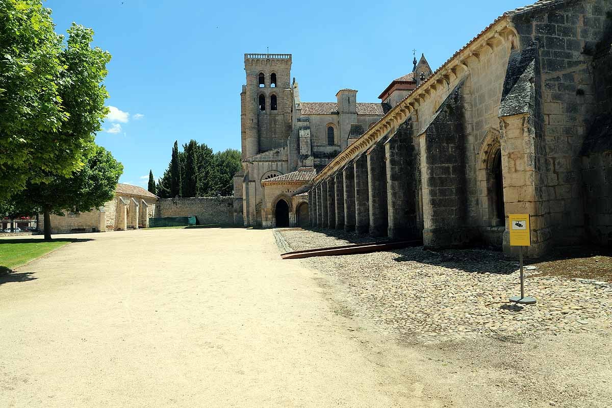 El recinto de El Parral permanece cerrado, al igual que el monasterio de las Huelgas | Hasta estos puntos se han acercado muchos burgaleses hoy para sacar una foto «histórica» mientras que la tradicional jira por El Parral tendrá que esperar un año más. 