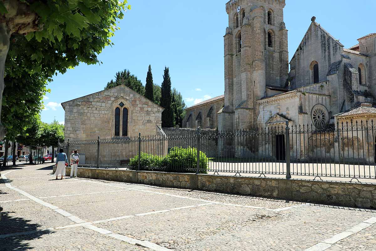 El recinto de El Parral permanece cerrado, al igual que el monasterio de las Huelgas | Hasta estos puntos se han acercado muchos burgaleses hoy para sacar una foto «histórica» mientras que la tradicional jira por El Parral tendrá que esperar un año más. 