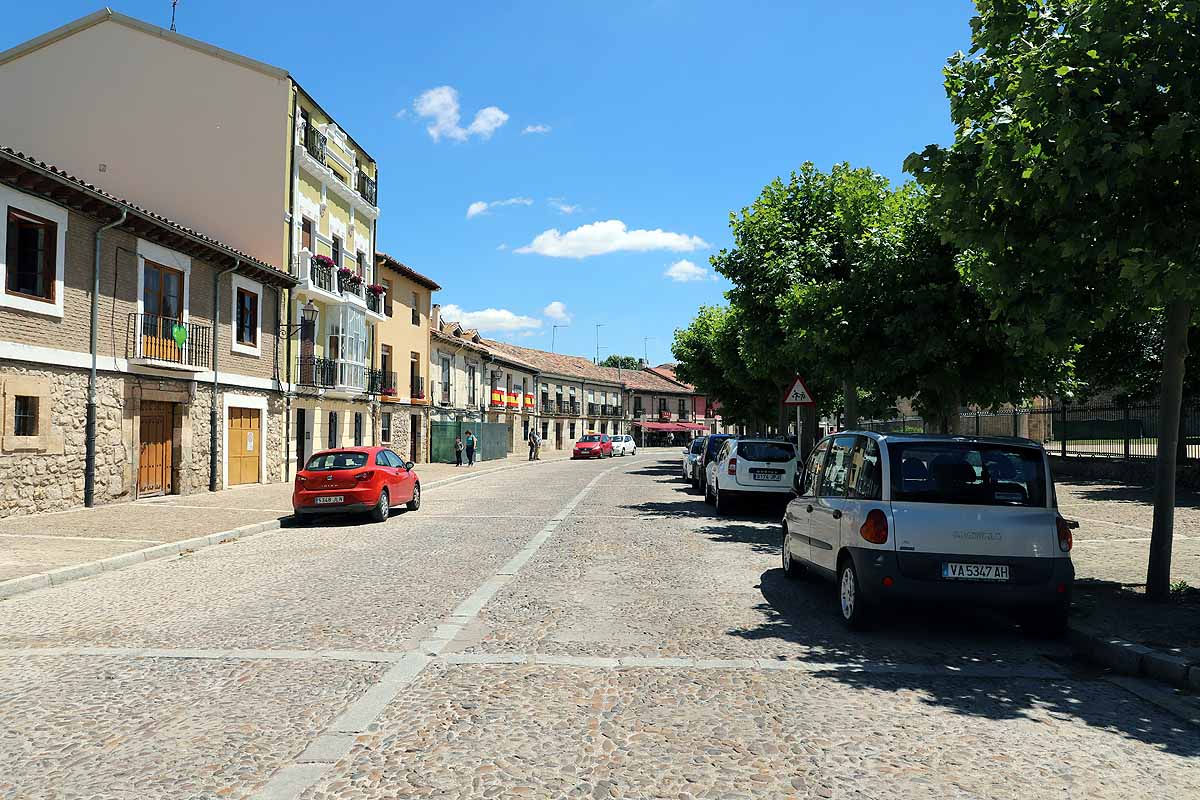 El recinto de El Parral permanece cerrado, al igual que el monasterio de las Huelgas | Hasta estos puntos se han acercado muchos burgaleses hoy para sacar una foto «histórica» mientras que la tradicional jira por El Parral tendrá que esperar un año más. 