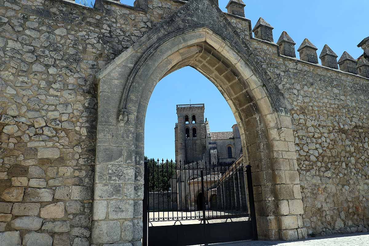 El recinto de El Parral permanece cerrado, al igual que el monasterio de las Huelgas | Hasta estos puntos se han acercado muchos burgaleses hoy para sacar una foto «histórica» mientras que la tradicional jira por El Parral tendrá que esperar un año más. 