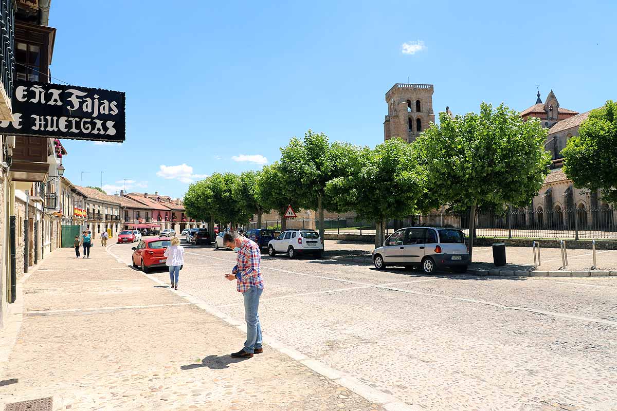 El recinto de El Parral permanece cerrado, al igual que el monasterio de las Huelgas | Hasta estos puntos se han acercado muchos burgaleses hoy para sacar una foto «histórica» mientras que la tradicional jira por El Parral tendrá que esperar un año más. 