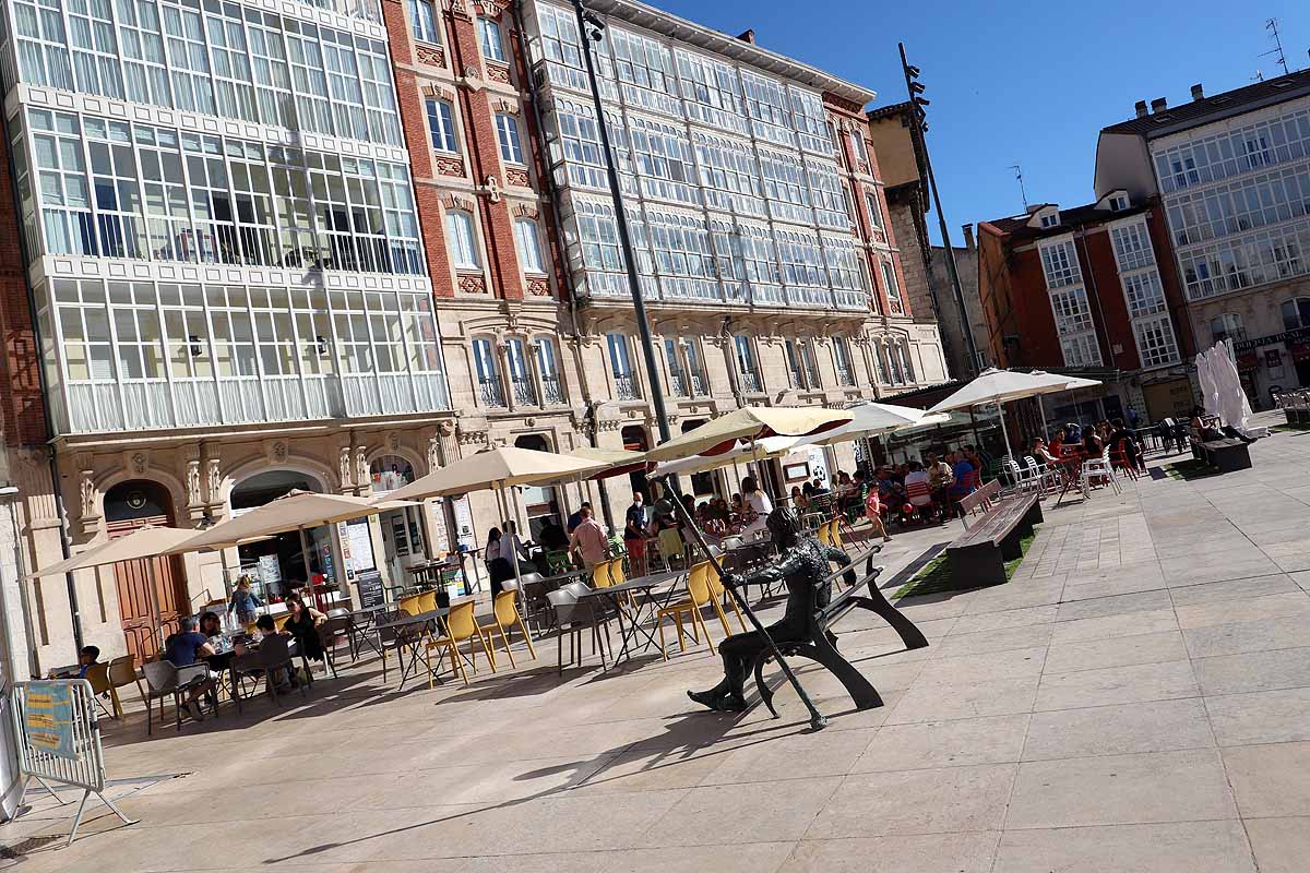 En un Curpillos sin celebración, sin jira por El Parral, sin movimiento en el monasterio de las Huelgas la actividad se ha trasladado al centro de la ciudad. Burgos no ha celebrado el Curpillos debido a la pandemia de la covid-19 pero muchos burgaleses no han tenido que trabajar. El centro de la ciudad se ha llenado de gente con establecimientos de hostelería que otros años permanecen cerrados debido a que la actividad en este día estaría en el recinto de El Parral, hoy cerrado.