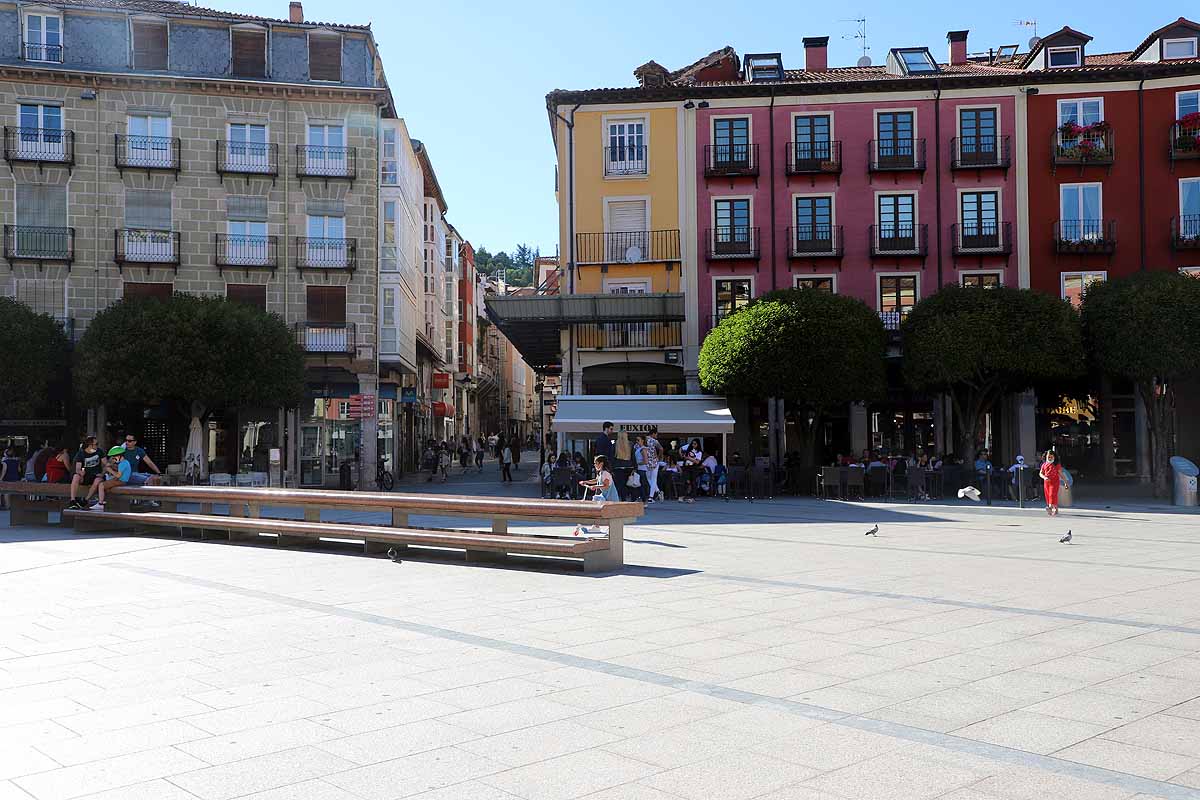 En un Curpillos sin celebración, sin jira por El Parral, sin movimiento en el monasterio de las Huelgas la actividad se ha trasladado al centro de la ciudad. Burgos no ha celebrado el Curpillos debido a la pandemia de la covid-19 pero muchos burgaleses no han tenido que trabajar. El centro de la ciudad se ha llenado de gente con establecimientos de hostelería que otros años permanecen cerrados debido a que la actividad en este día estaría en el recinto de El Parral, hoy cerrado.