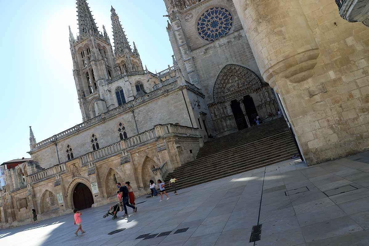 En un Curpillos sin celebración, sin jira por El Parral, sin movimiento en el monasterio de las Huelgas la actividad se ha trasladado al centro de la ciudad. Burgos no ha celebrado el Curpillos debido a la pandemia de la covid-19 pero muchos burgaleses no han tenido que trabajar. El centro de la ciudad se ha llenado de gente con establecimientos de hostelería que otros años permanecen cerrados debido a que la actividad en este día estaría en el recinto de El Parral, hoy cerrado.