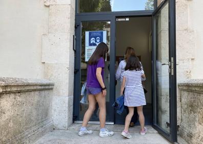 Imagen secundaria 1 - Coronavirus: La distancia social y la limitación del aforo marcan la reapertura de los centros cívicos en Burgos