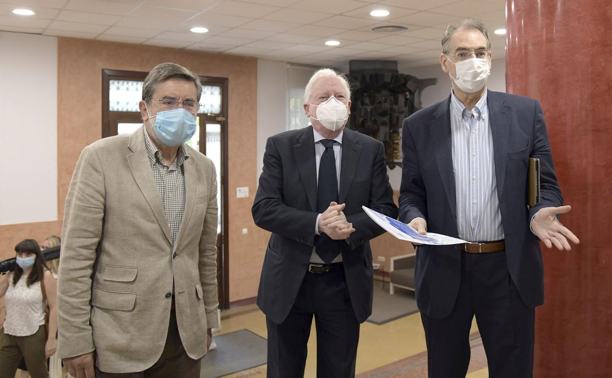 Miguel Ángel benavente (drch), ha suscrito hoy un nuevo convenio de colaboración con la Fundación Atapuerca. 