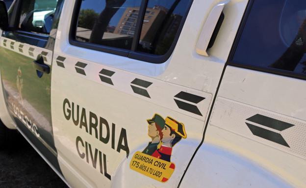 La Guardia Civil registra una vivienda en la calle Vitoria en una operación antidroga