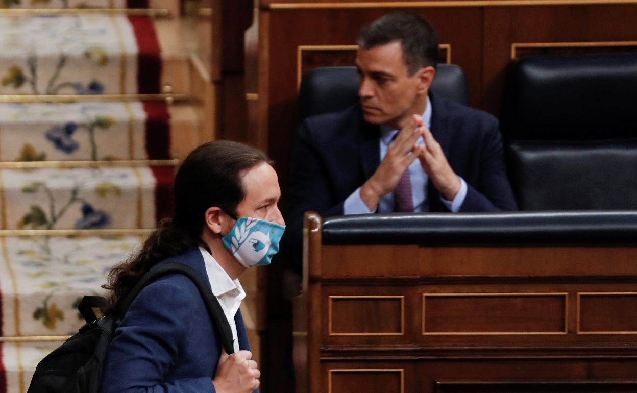 La derecha pone el foco sobre Iglesias por el 'caso Dina'