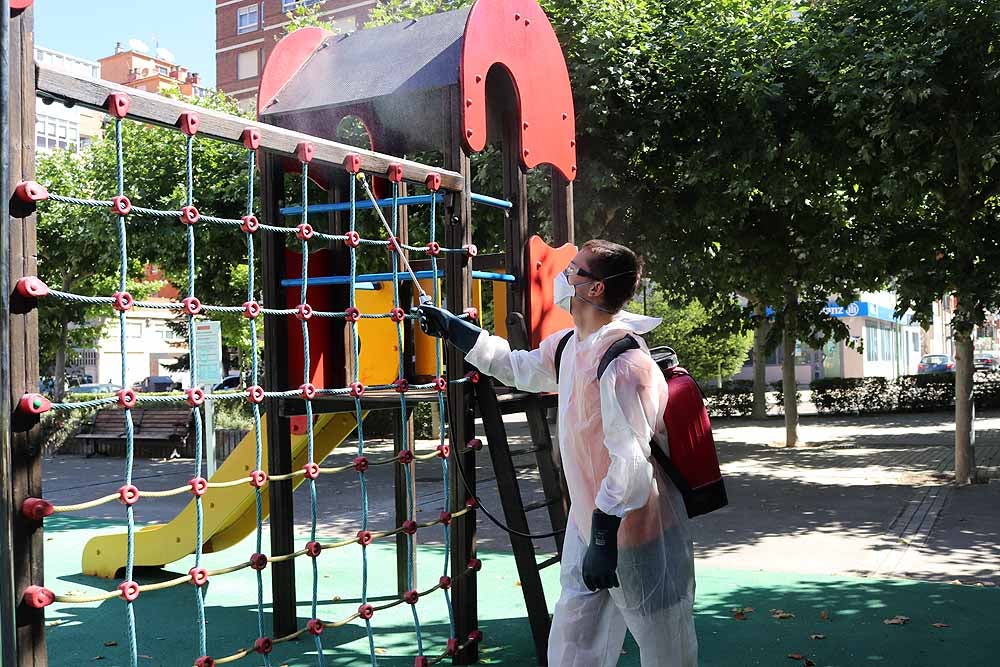 Fotos: Burgos abre todos los parques infantiles, que se desinfectarán a diario