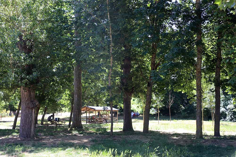 Fotos: Fuentes Blancas, como un domingo de verano cualquier el día del Burgalés Ausente