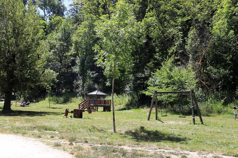 Fotos: Fuentes Blancas, como un domingo de verano cualquier el día del Burgalés Ausente