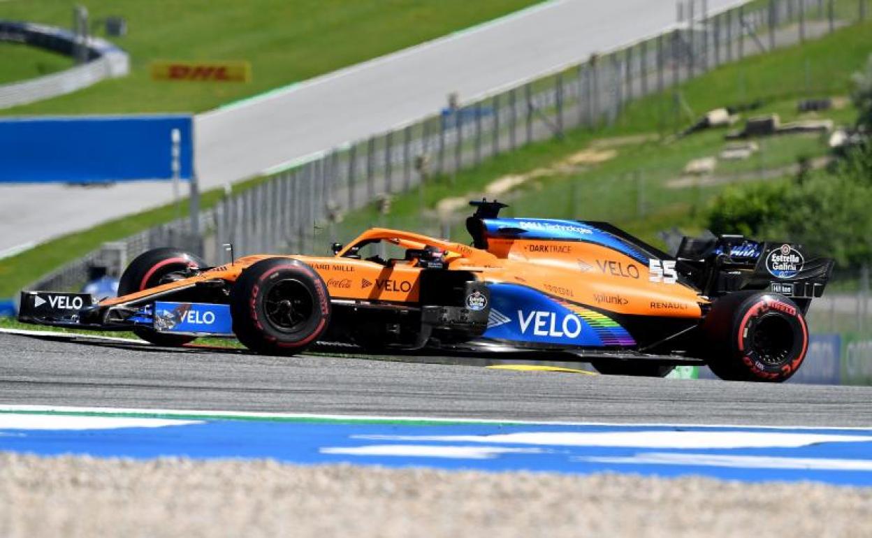 Carlos Sainz rueda con su McLaren. 