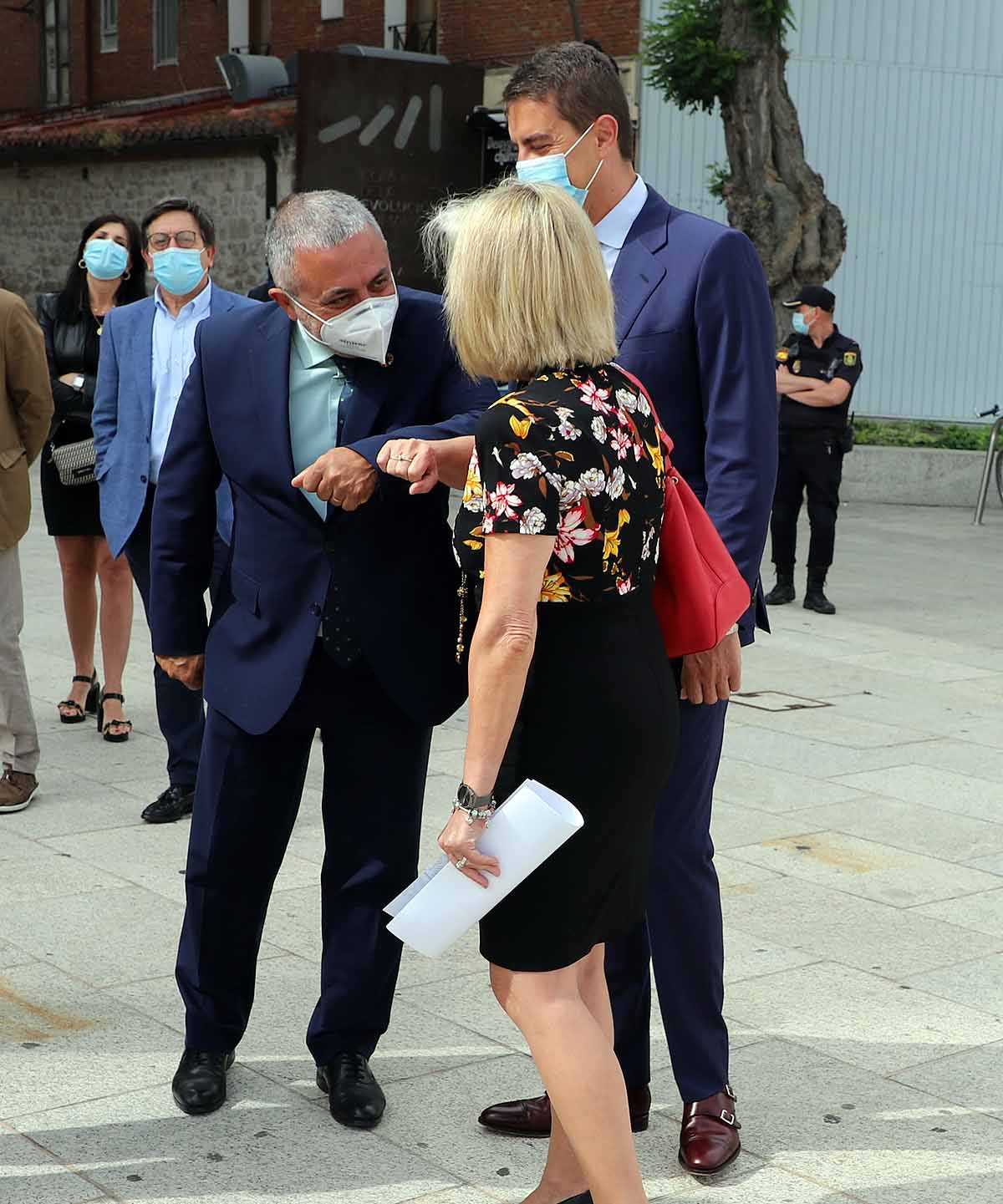 Fotos: Casado e Ibáñez acuden a Burgos al acto de entrega de medallas a los profesionales que han combatido la covid-19