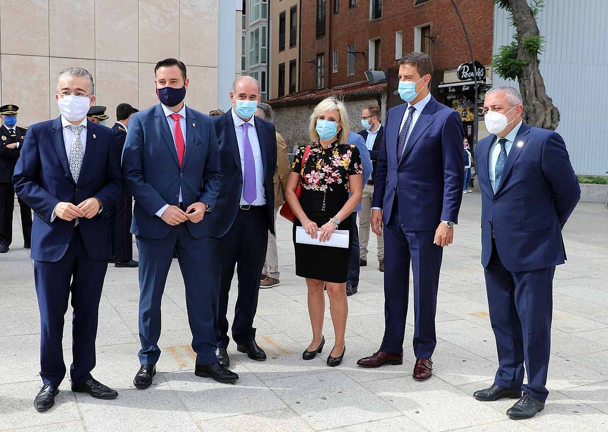 Fotos: Casado e Ibáñez acuden a Burgos al acto de entrega de medallas a los profesionales que han combatido la covid-19