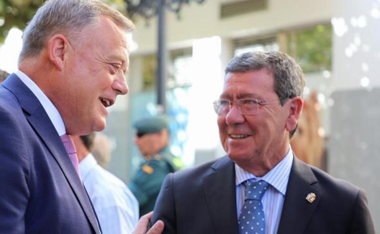 El vicepresidente provincial, Lorenzo Rodríguez, y el presidente de la Diputación, César Rico. 