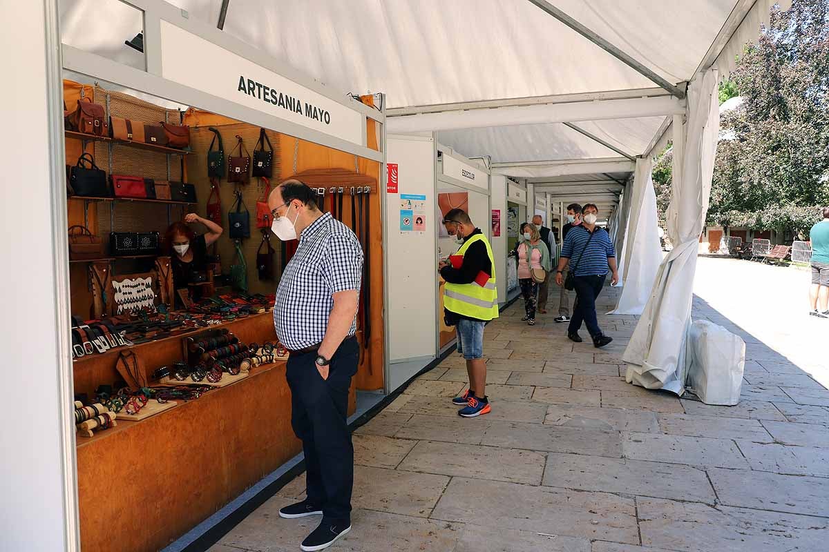 Fotos: La Feria de Artesanía se adapta a la nueva normalidad en Burgos