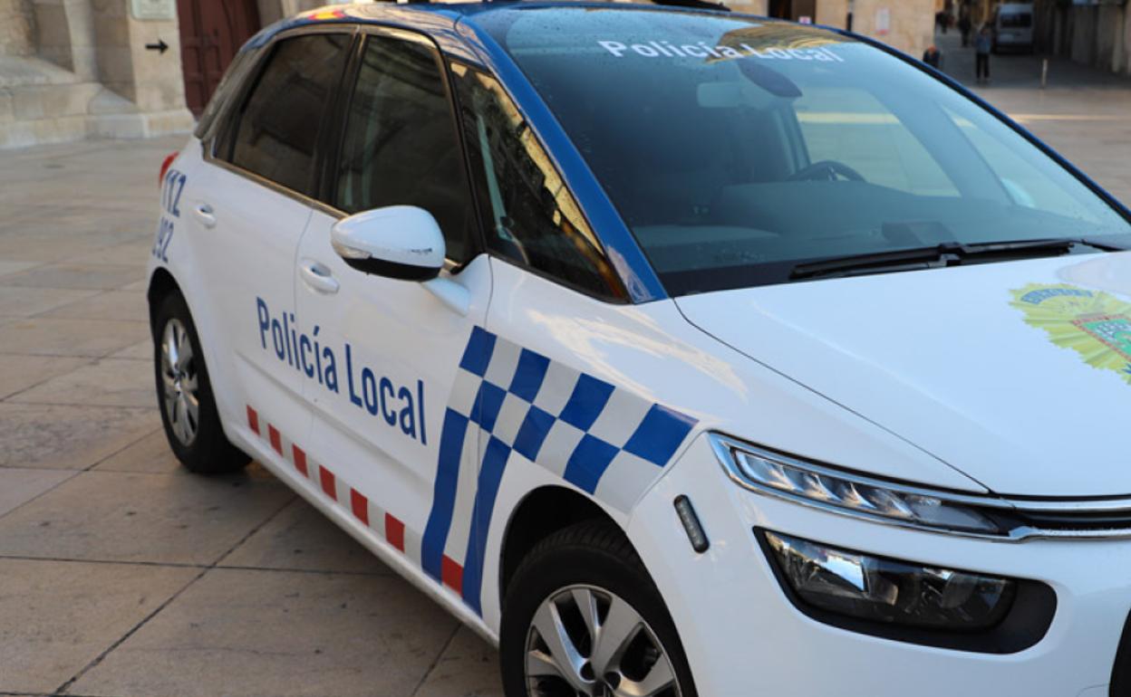 Imagen de archivo de un vehículo de la Policía Local de Burgos. 