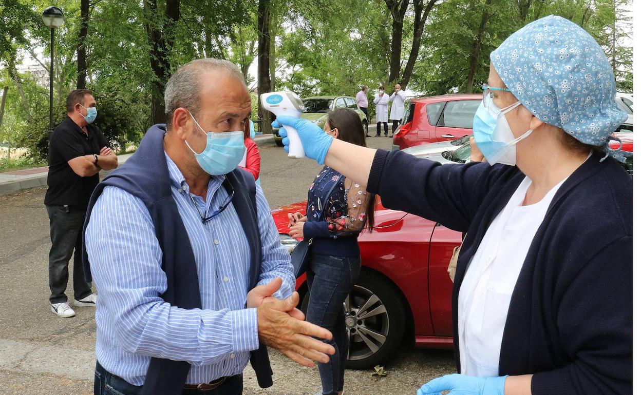 Visita de familiares a lso residentes de la Cardenal Marcelo. 