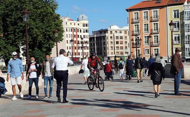 Burgos regatea a los rebrotes que amenazan la región